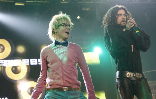 Страсти на концерте Quest Pistols