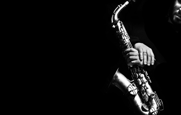 Игра на саксофоне