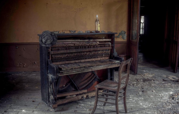 Kомната злоупотребляющего пианиста