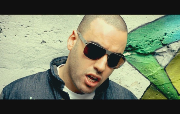 SLIM в темной рубашке