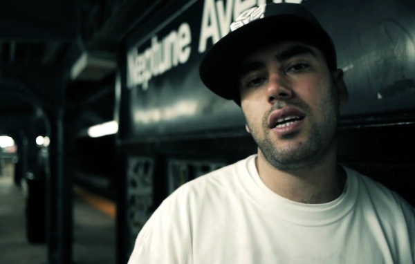 SLIM читает рэп