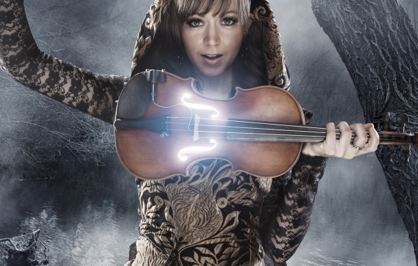 Певица со скрипкой