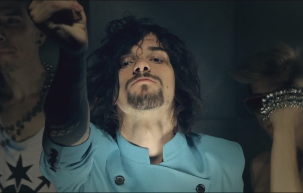 Кадр из клипа группы Quest Pistols