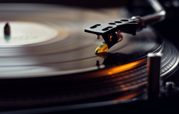 Проигрыватель с пластинкой