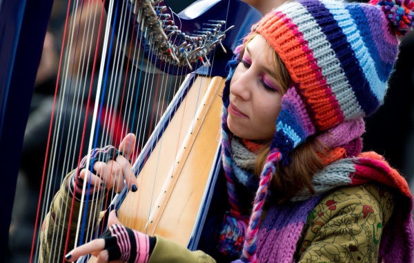 Женщина и арфа