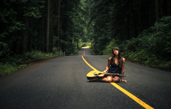 Жёлтая разделительная полоса