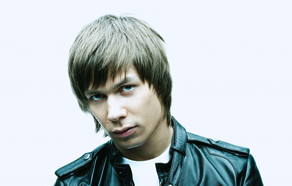 Стас Пьеха в кожаной куртке