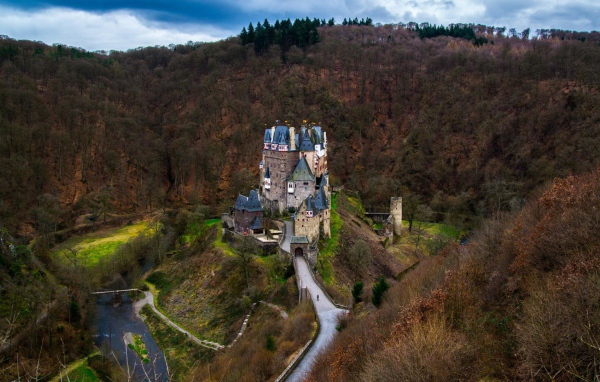 Дорога в старый замок