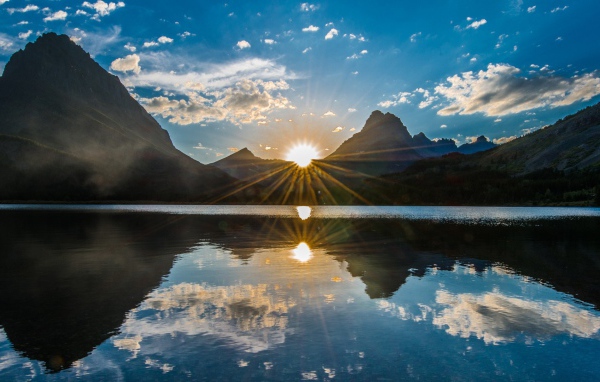 Восход солнца в горах