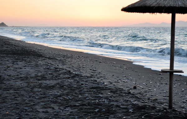 Черный пляж на Санторини