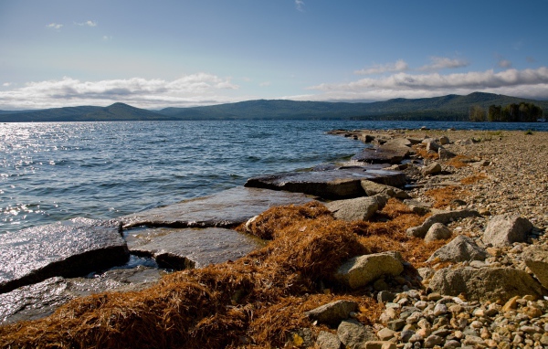 Золотой пляж на озере Тургояк
