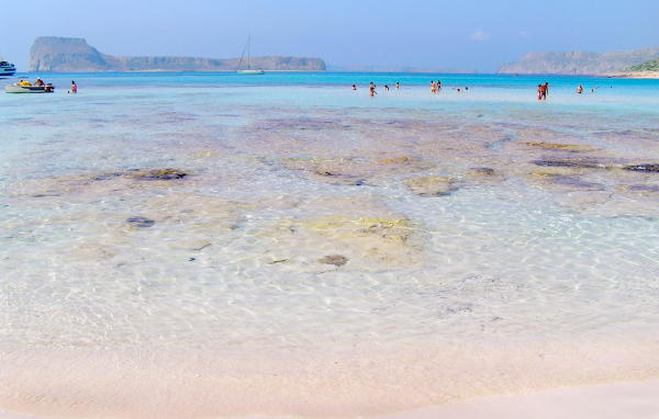 Розовый пляж на Крите