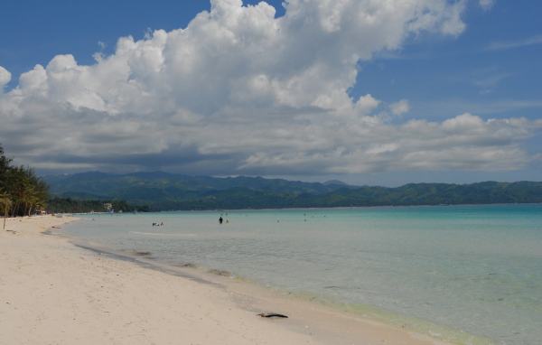 Белый пляж на Острове Боракай