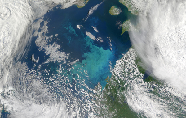 Вид на облака из космоса