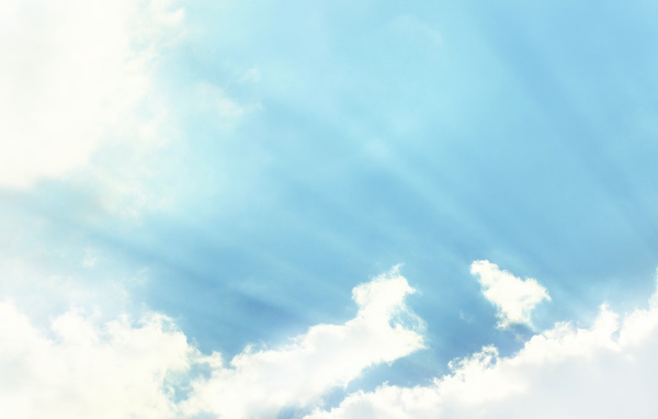 Сияние солнца в небе