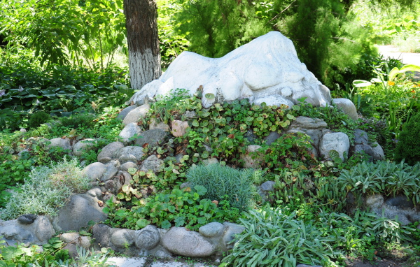 Альпийская горка в саду