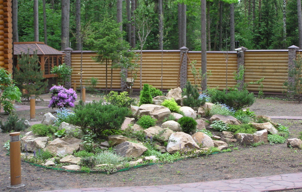 Красивая альпийская горка