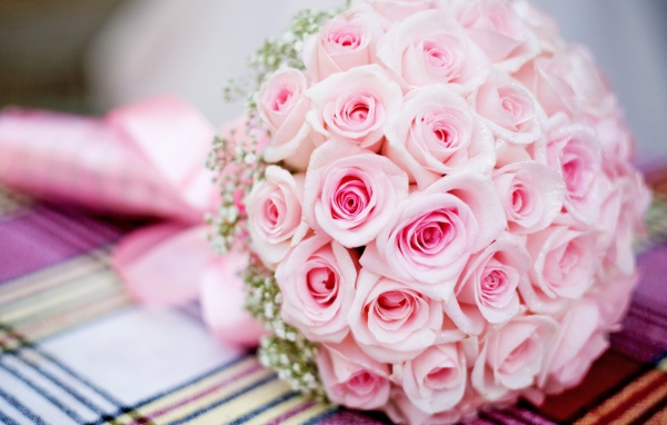 Букет розовых роз