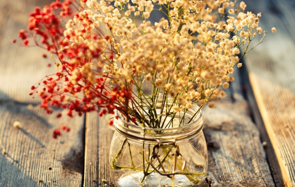 Композиция из сухих веток