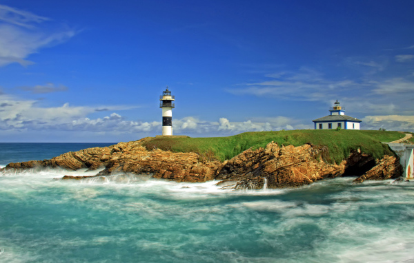 Маяк на острове Рибадео Испания