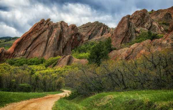 Древние горные скалы