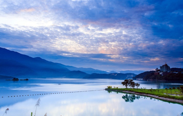 Голубые горы вдали