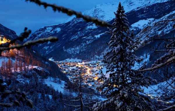 Cветлая ночь в горах