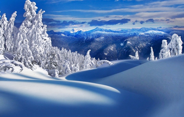 Ледяные горы в Канаде