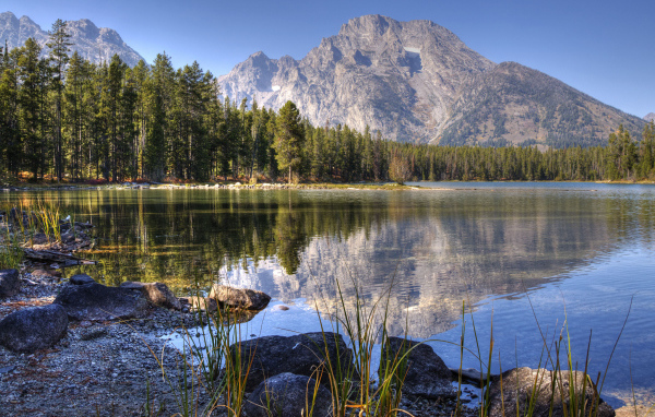 Отражение горы в озере
