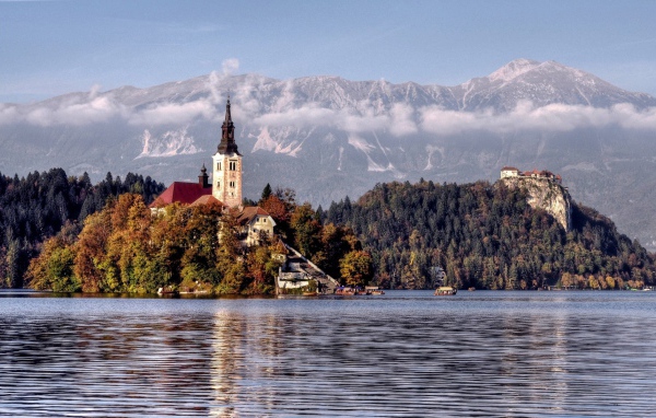 Архитектурный ансамбль в горах