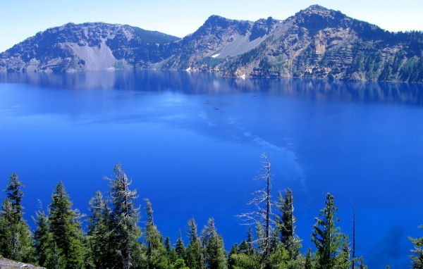 Синее горное озеро