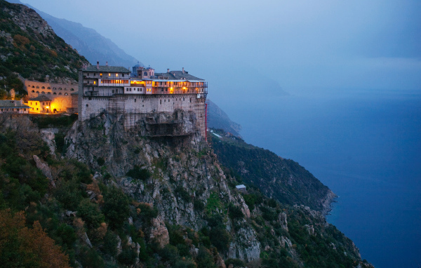 Дом на краю скалы