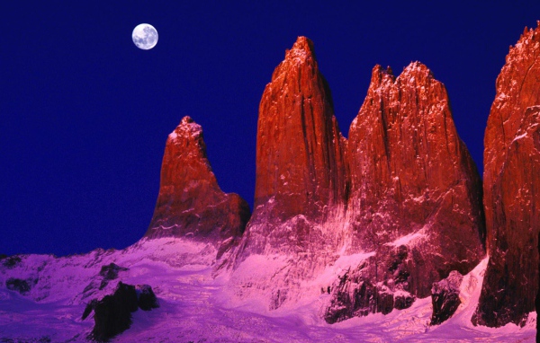 Луна над скалами