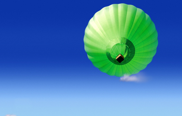 Воздушный шар в небе