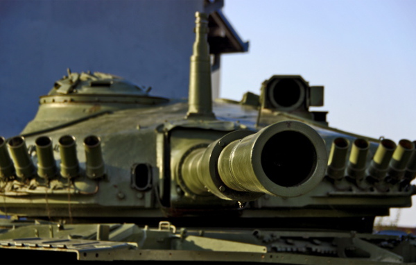 Дуло пушки бронемашины