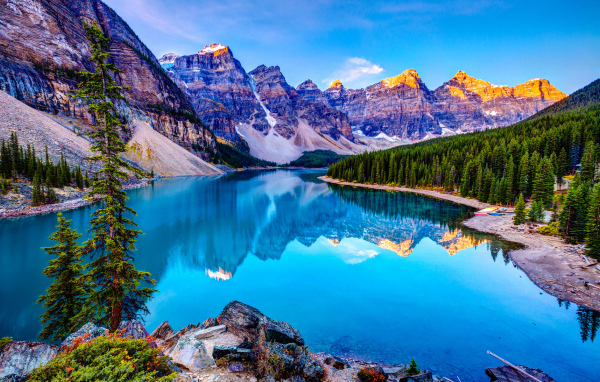 Изумительно красивое горное озеро