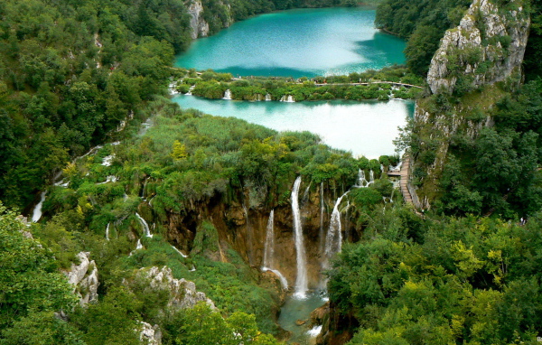 Голубое горное озеро