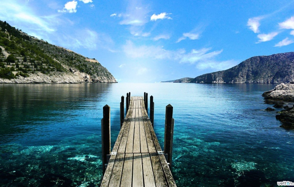 Причал для лодок на горном озере