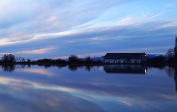 Дом на берегу озера