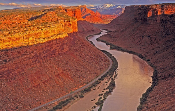 Река в каньоне