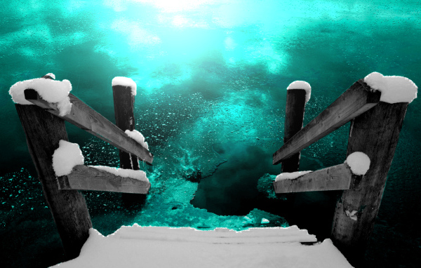 Лестница в ледяную воду