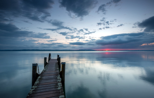 Пирс на озере
