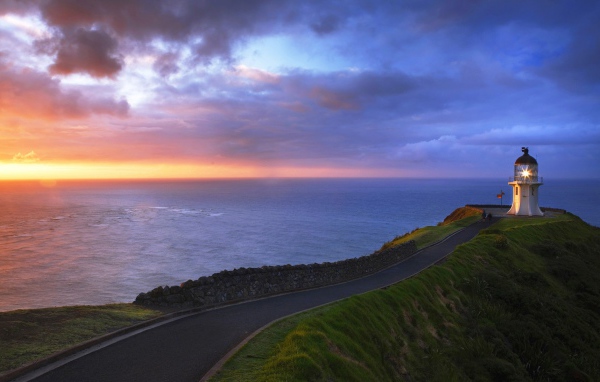 Маяк на мысе