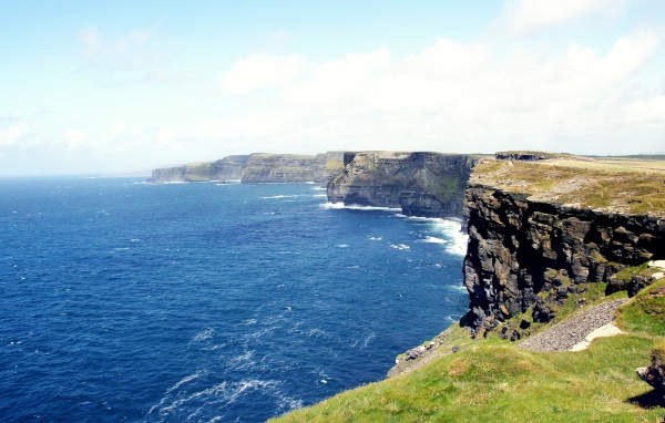 Обрывистый берег