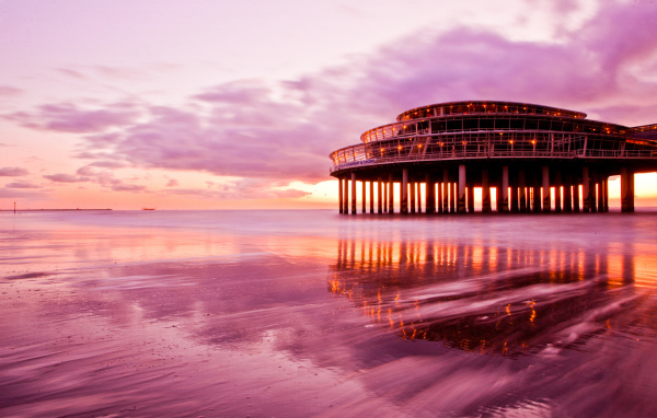 Казино в море на сваях