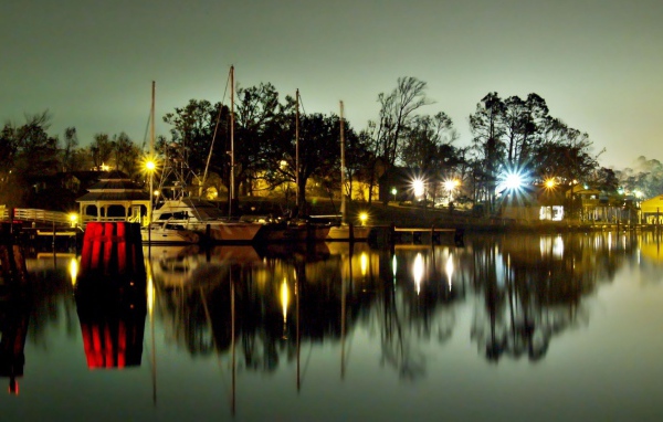 Причал для лодок вечером
