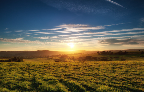 Ясное небо и красивый закат