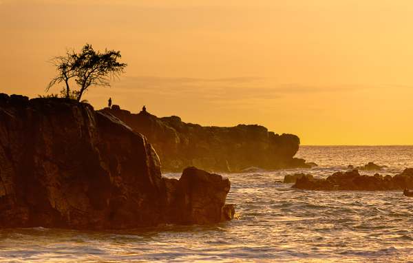 Скалы и красивый закат