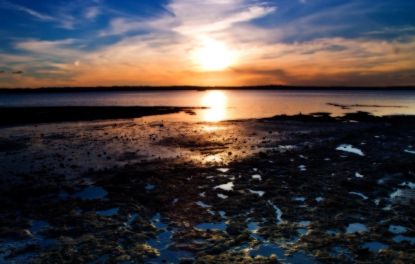 Закат на озере