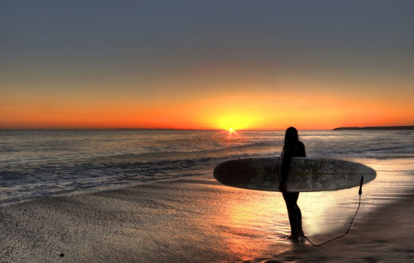 Серфинг на закате солнца